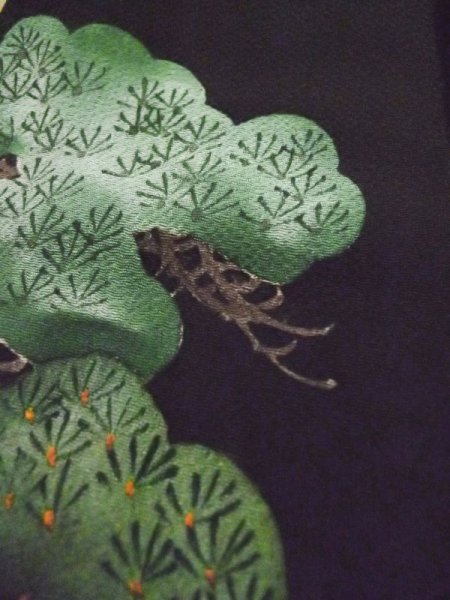 画像14: L0204G  留袖 女性用着物  シルク(正絹)   黒, 松/松葉 【中古】 【USED】 【リサイクル】 ★★☆☆☆ (14)