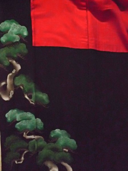 画像16: L0204G  留袖 女性用着物  シルク(正絹)   黒, 松/松葉 【中古】 【USED】 【リサイクル】 ★★☆☆☆ (16)