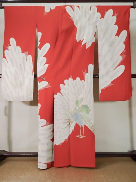 画像3: L0204K  振袖 女性用着物  シルク(正絹)   朱赤, 孔雀 【中古】 【USED】 【リサイクル】 ★★☆☆☆ (3)