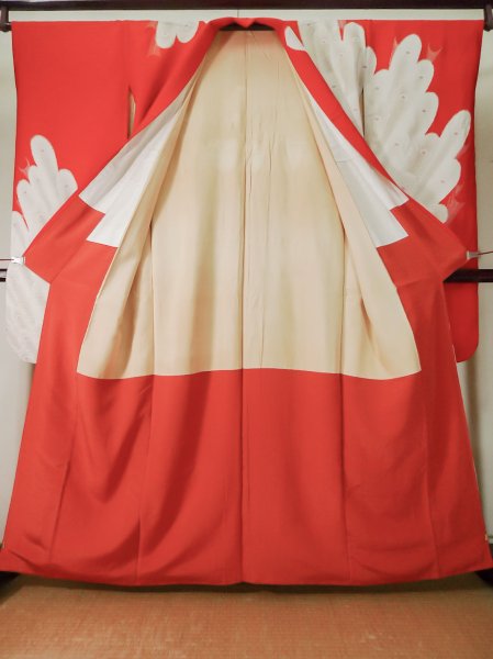 画像4: L0204K  振袖 女性用着物  シルク(正絹)   朱赤, 孔雀 【中古】 【USED】 【リサイクル】 ★★☆☆☆ (4)