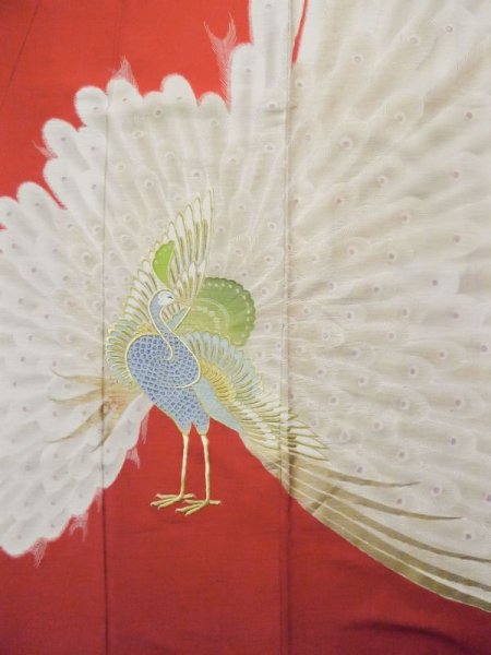 画像5: L0204K  振袖 女性用着物  シルク(正絹)   朱赤, 孔雀 【中古】 【USED】 【リサイクル】 ★★☆☆☆ (5)