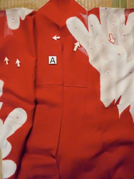 画像17: L0204K  振袖 女性用着物  シルク(正絹)   朱赤, 孔雀 【中古】 【USED】 【リサイクル】 ★★☆☆☆ (17)