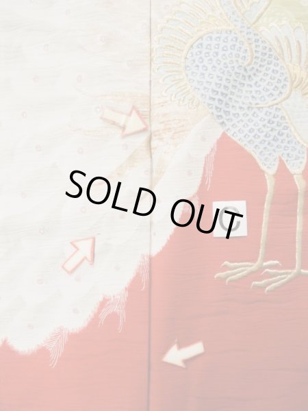 画像19: L0204K  振袖 女性用着物  シルク（正絹）   朱赤, 孔雀 【中古】 【USED】 【リサイクル】 ★★☆☆☆ (19)