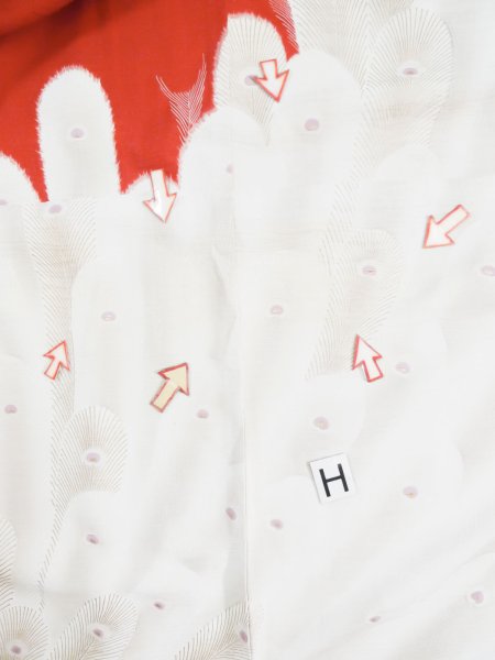 画像24: L0204K  振袖 女性用着物  シルク(正絹)   朱赤, 孔雀 【中古】 【USED】 【リサイクル】 ★★☆☆☆ (24)