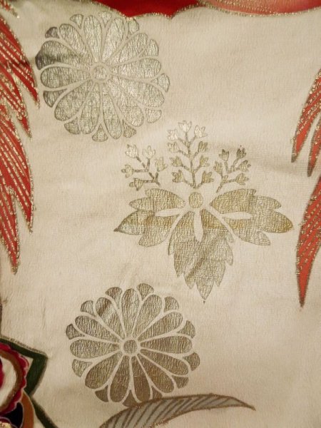 画像26: L0204L  振袖 女性用着物  シルク(正絹)   クリーム, 花 【中古】 【USED】 【リサイクル】 ★☆☆☆☆ (26)