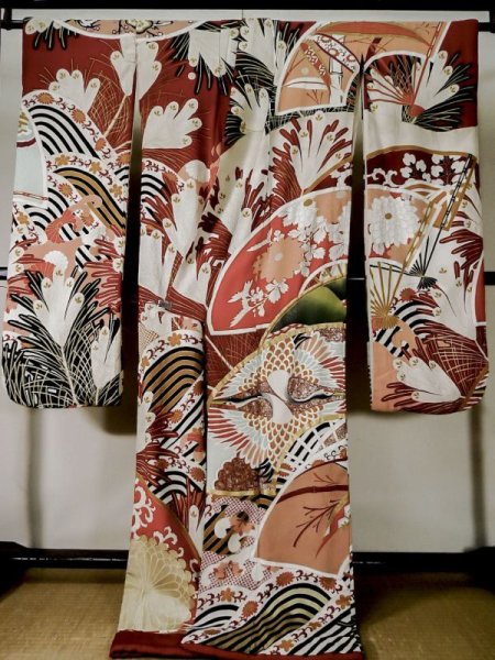 画像3: L0204O  振袖 女性用着物  シルク（正絹）   朱赤, 菊 【中古】 【USED】 【リサイクル】 ★☆☆☆☆ (3)