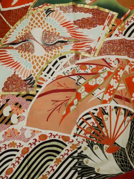 画像9: L0204O  振袖 女性用着物  シルク（正絹）   朱赤, 菊 【中古】 【USED】 【リサイクル】 ★☆☆☆☆ (9)