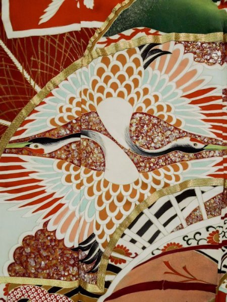 画像12: L0204O  振袖 女性用着物  シルク（正絹）   朱赤, 菊 【中古】 【USED】 【リサイクル】 ★☆☆☆☆ (12)