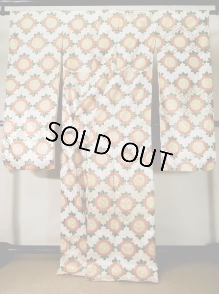 画像3: L0204P  振袖 女性用着物  シルク(正絹) シャイニーな  オフ ホワイト, 菊 【中古】 【USED】 【リサイクル】 ★★★☆☆ (3)