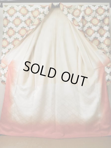 画像4: L0204P  振袖 女性用着物  シルク(正絹) シャイニーな  オフ ホワイト, 菊 【中古】 【USED】 【リサイクル】 ★★★☆☆ (4)