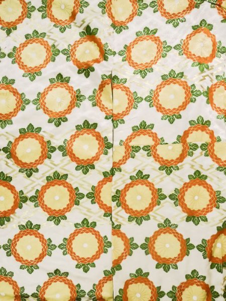 画像5: L0204P  振袖 女性用着物  シルク（正絹） シャイニーな  オフ　ホワイト, 菊 【中古】 【USED】 【リサイクル】 ★★★☆☆ (5)