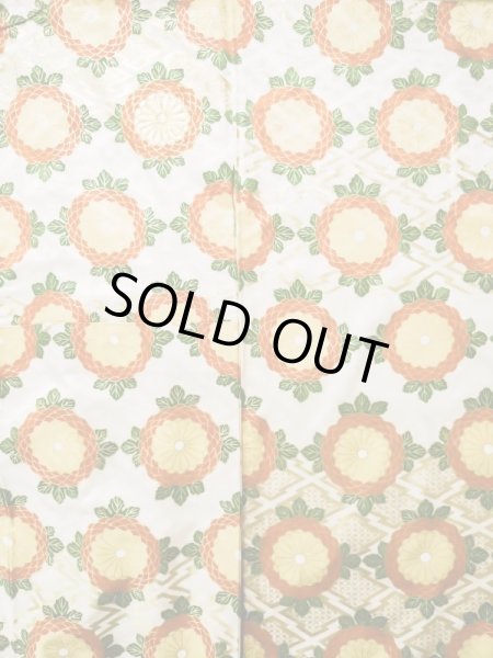 画像6: L0204P  振袖 女性用着物  シルク(正絹) シャイニーな  オフ ホワイト, 菊 【中古】 【USED】 【リサイクル】 ★★★☆☆ (6)