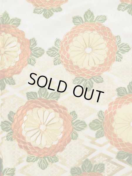 画像9: L0204P  振袖 女性用着物  シルク(正絹) シャイニーな  オフ ホワイト, 菊 【中古】 【USED】 【リサイクル】 ★★★☆☆ (9)