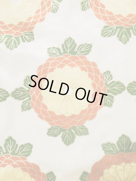 画像12: L0204P  振袖 女性用着物  シルク(正絹) シャイニーな  オフ ホワイト, 菊 【中古】 【USED】 【リサイクル】 ★★★☆☆ (12)