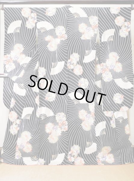 画像2: L0204R  振袖 女性用着物  シルク(正絹)   黒, 花 【中古】 【USED】 【リサイクル】 ★★★☆☆ (2)