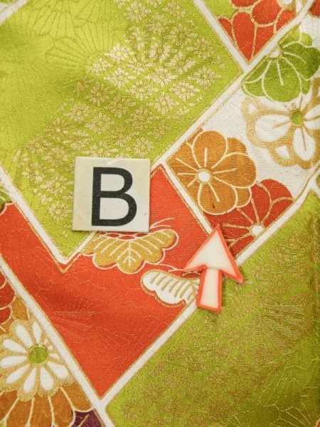 画像19: L0204U  振袖 女性用着物  シルク(正絹) シャイニーな 淡い 黄緑色, 菊 【中古】 【USED】 【リサイクル】 ★☆☆☆☆ (19)