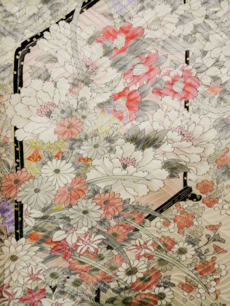 画像9: L0204V  振袖 女性用着物  シルク(正絹) シャイニーな  オフ ホワイト, 花 【中古】 【USED】 【リサイクル】 ★☆☆☆☆ (9)