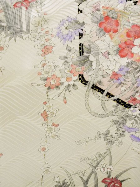 画像12: L0204V  振袖 女性用着物  シルク(正絹) シャイニーな  オフ ホワイト, 花 【中古】 【USED】 【リサイクル】 ★☆☆☆☆ (12)