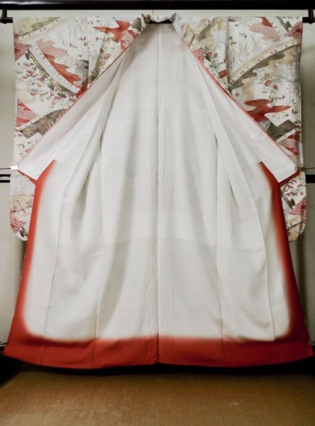 画像4: L0204W  振袖 女性用着物  シルク(正絹)   オフ ホワイト, 菊 【中古】 【USED】 【リサイクル】 ★★★☆☆ (4)