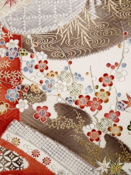 画像8: L0204W  振袖 女性用着物  シルク(正絹)   オフ ホワイト, 菊 【中古】 【USED】 【リサイクル】 ★★★☆☆ (8)