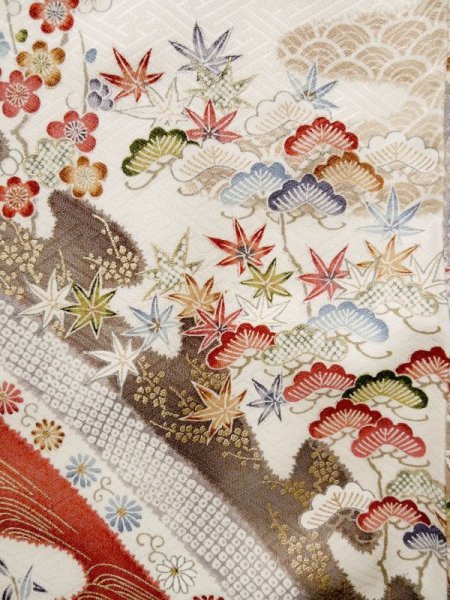 画像9: L0204W  振袖 女性用着物  シルク(正絹)   オフ ホワイト, 菊 【中古】 【USED】 【リサイクル】 ★★★☆☆ (9)