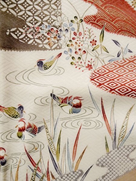 画像10: L0204W  振袖 女性用着物  シルク(正絹)   オフ ホワイト, 菊 【中古】 【USED】 【リサイクル】 ★★★☆☆ (10)