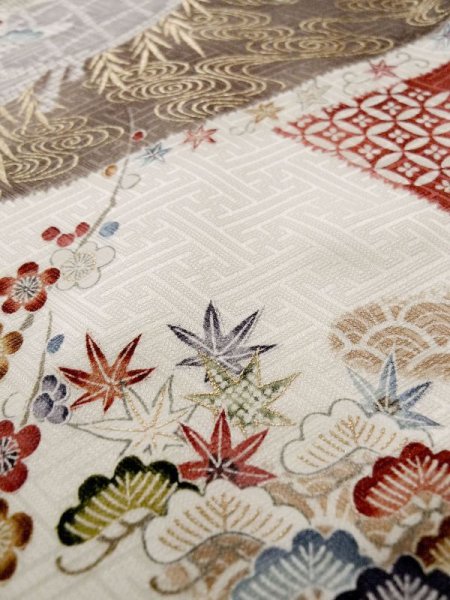 画像13: L0204W  振袖 女性用着物  シルク(正絹)   オフ ホワイト, 菊 【中古】 【USED】 【リサイクル】 ★★★☆☆ (13)