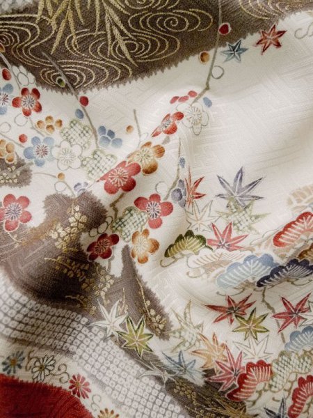 画像15: L0204W  振袖 女性用着物  シルク(正絹)   オフ ホワイト, 菊 【中古】 【USED】 【リサイクル】 ★★★☆☆ (15)