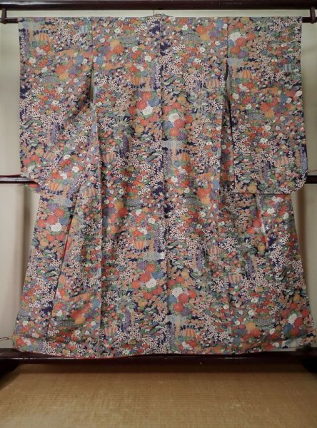 画像2: L0204Y  振袖 女性用着物  シルク(正絹) 深い  紫, 花 【中古】 【USED】 【リサイクル】 ★★★☆☆ (2)