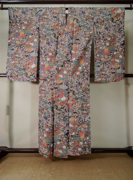 画像3: L0204Y  振袖 女性用着物  シルク(正絹) 深い  紫, 花 【中古】 【USED】 【リサイクル】 ★★★☆☆ (3)