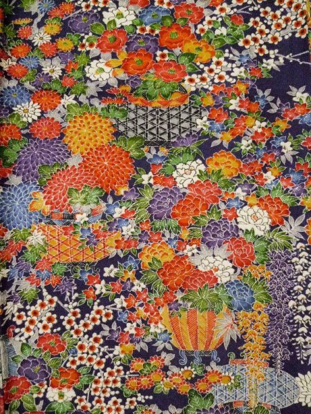 画像6: L0204Y  振袖 女性用着物  シルク(正絹) 深い  紫, 花 【中古】 【USED】 【リサイクル】 ★★★☆☆ (6)