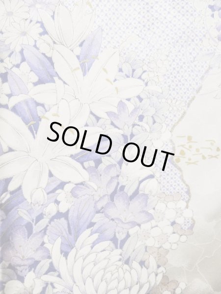画像8: L0205A  振袖 女性用着物  シルク(正絹) シャイニーな  オフ ホワイト, 花 【中古】 【USED】 【リサイクル】 ★★★☆☆ (8)