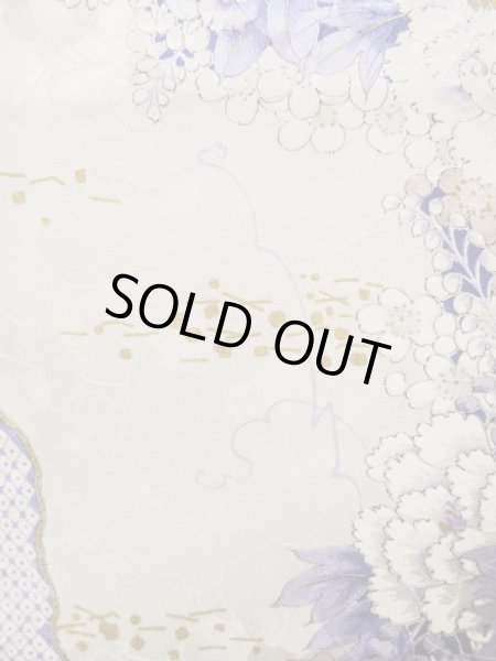 画像10: L0205A  振袖 女性用着物  シルク(正絹) シャイニーな  オフ ホワイト, 花 【中古】 【USED】 【リサイクル】 ★★★☆☆ (10)