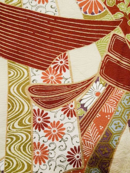画像10: L0205C  振袖 女性用着物 熨斗柄 シルク(正絹)   クリーム, 菊 【中古】 【USED】 【リサイクル】 ★★★☆☆ (10)