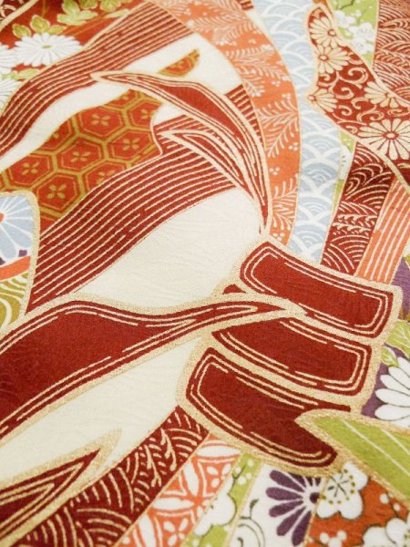 画像12: L0205C  振袖 女性用着物 熨斗柄 シルク(正絹)   クリーム, 菊 【中古】 【USED】 【リサイクル】 ★★★☆☆ (12)