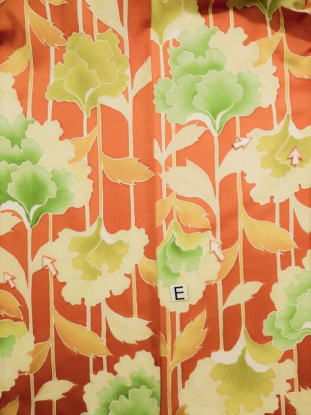 画像19: L0205D  振袖 女性用着物 地紋：花葉文 シルク（正絹） クリーミーな  オレンジ, 花 【中古】 【USED】 【リサイクル】 ★★★☆☆ (19)