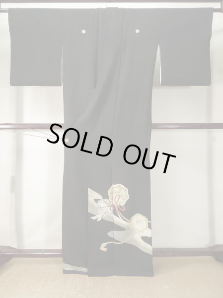 画像2: L0224A  留袖 女性用着物 鏡文 シルク（正絹）   黒, 菊 【中古】 【USED】 【リサイクル】 ★★☆☆☆ (2)