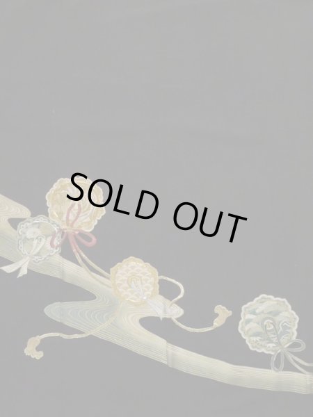 画像5: L0224A  留袖 女性用着物 鏡文 シルク（正絹）   黒, 菊 【中古】 【USED】 【リサイクル】 ★★☆☆☆ (5)