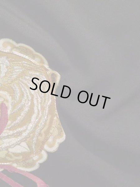 画像16: L0224A  留袖 女性用着物 鏡文 シルク（正絹）   黒, 菊 【中古】 【USED】 【リサイクル】 ★★☆☆☆ (16)