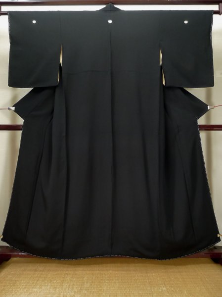 画像1: L0224G  喪服 女性用着物  シルク（正絹）   黒,  【中古】 【USED】 【リサイクル】 ★☆☆☆☆ (1)