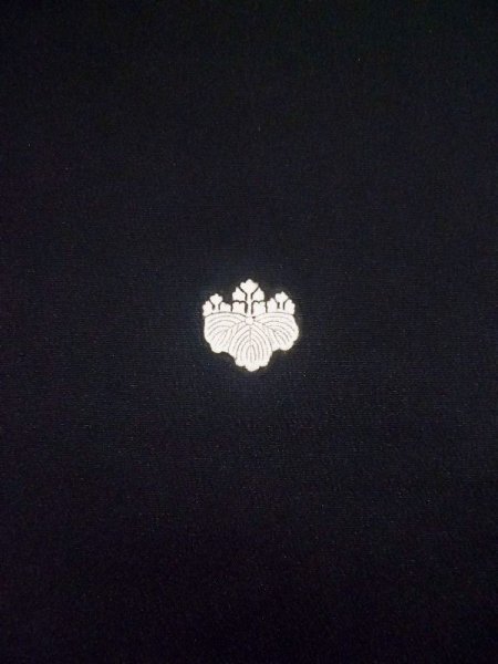 画像3: L0224G  喪服 女性用着物  シルク(正絹)   黒,  【中古】 【USED】 【リサイクル】 ★☆☆☆☆ (3)