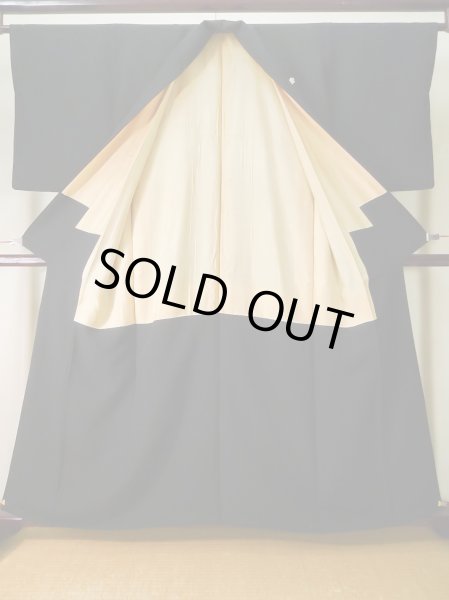 画像2: L0224M  喪服 女性用着物  シルク(正絹)   黒,  【中古】 【USED】 【リサイクル】 ★★★☆☆ (2)