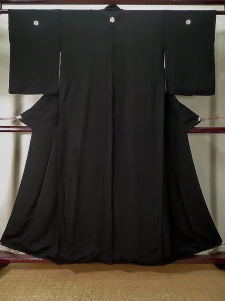 画像1: L0224T  喪服 女性用着物  シルク（正絹）   黒,  【中古】 【USED】 【リサイクル】 ★★★☆☆ (1)