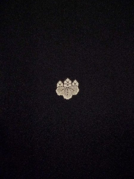 画像3: L0224V  喪服 女性用着物  シルク(正絹)   黒,  【中古】 【USED】 【リサイクル】 ★★★☆☆ (3)