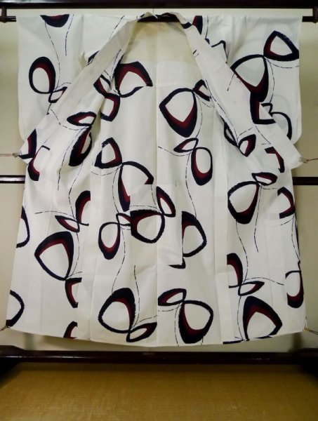 画像2: L0309L  浴衣(日本製) 女性用着物  麻   オフ ホワイト, 抽象的模様 【中古】 【USED】 【リサイクル】 ★★☆☆☆ (2)