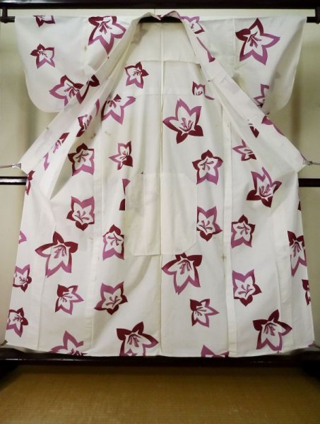 画像2: L0309O  浴衣(日本製) 女性用着物  綿   オフ ホワイト, 花 【中古】 【USED】 【リサイクル】 ★★☆☆☆ (2)