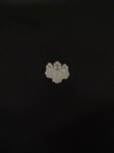 画像4: L0316B  留袖 女性用着物  シルク(正絹)   黒, 桜 【中古】 【USED】 【リサイクル】 ★☆☆☆☆ (4)