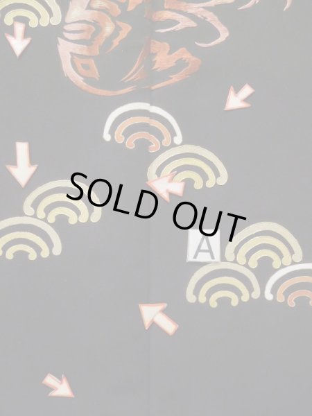 画像17: L0316C  留袖 女性用着物 伊勢海老(レアデザイン)、寿 シルク(正絹)   黒,  【中古】 【USED】 【リサイクル】 ★★★☆☆ (17)