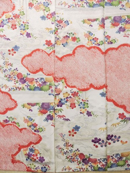 画像8: L0316E  振袖 女性用着物  シルク(正絹) シャイニーな  オフ ホワイト, 花 【中古】 【USED】 【リサイクル】 ★★★☆☆ (8)