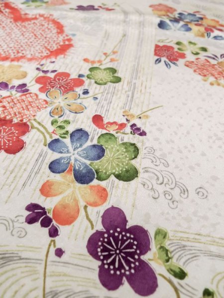画像15: L0316E  振袖 女性用着物  シルク(正絹) シャイニーな  オフ ホワイト, 花 【中古】 【USED】 【リサイクル】 ★★★☆☆ (15)
